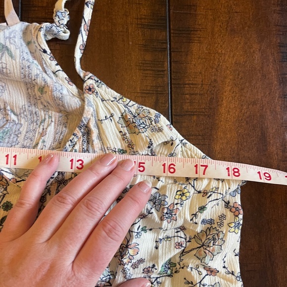 LUQ Flowy Camisole Tank, Adjustable Straps, Size Large - Picture 3 of 5